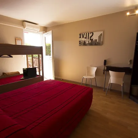 Brit Essentiel Sete / バラリュック・ル・ヴュー