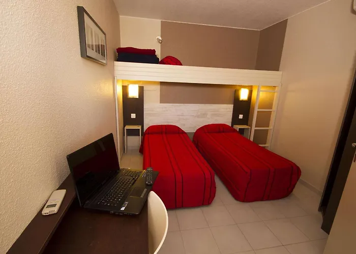 Hotell Brit Essentiel Sete / 2*