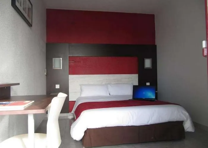 Hotell Brit Essentiel Sete / 2*