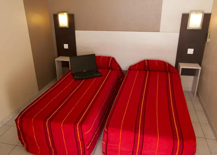 Hotell Brit Essentiel Sete / 2*