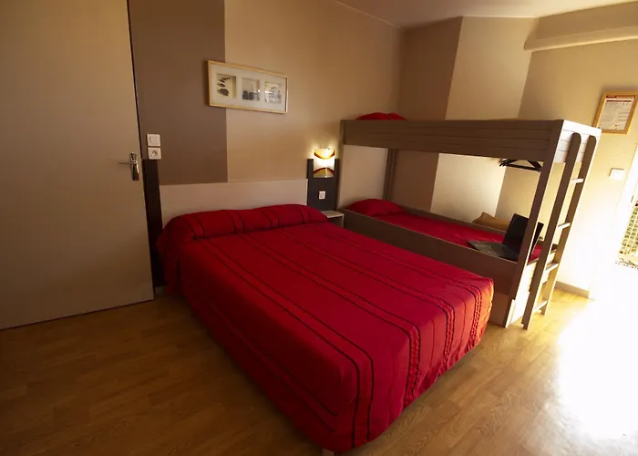 Hotell Brit Essentiel Sete / 2*